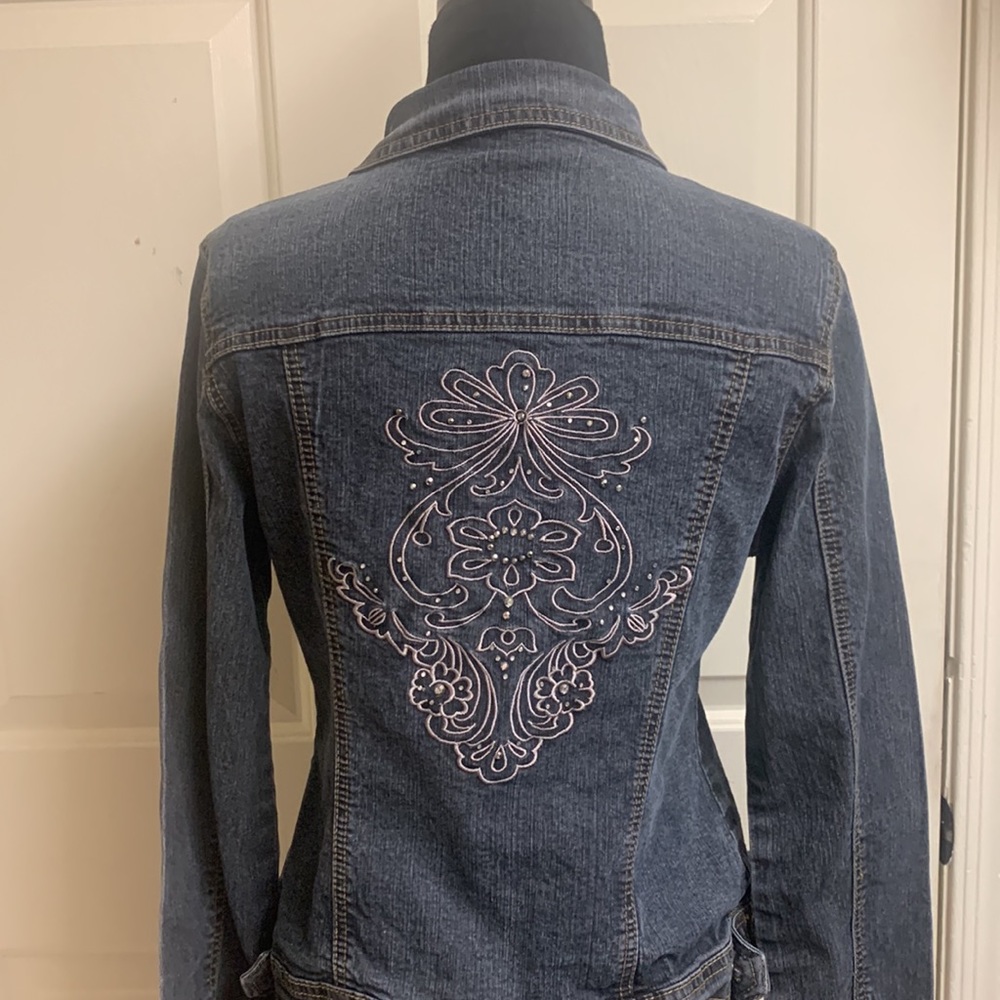 JeanBay Large Petite Jean jacket with design on back, Pit to Pit 19”, L… - Picture 10 of 10